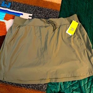 NWT All in Motion Moss Green Skirt/Skort Sz L